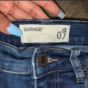 GARAGE RIPPED JEANS